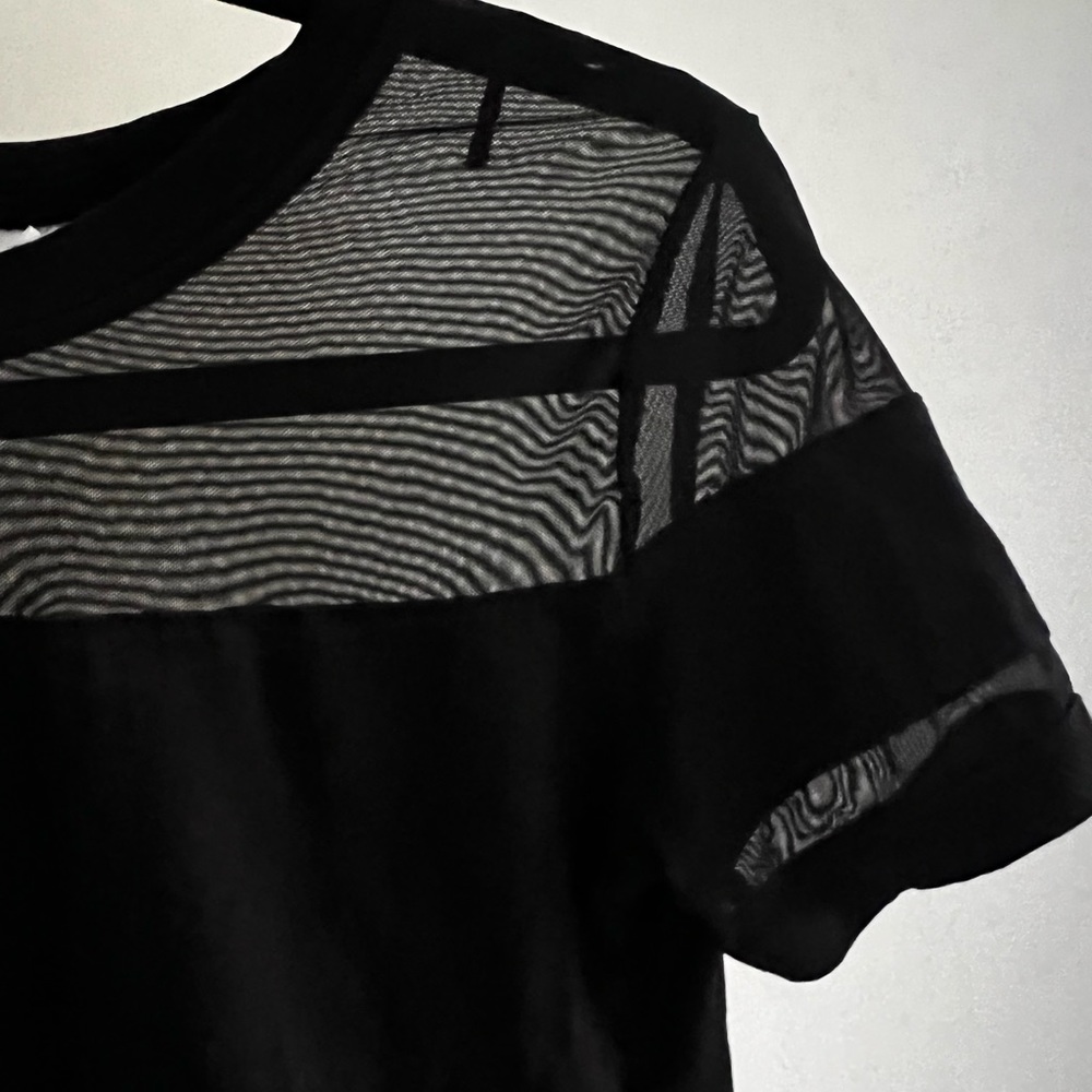 Mesh detailed crop top
